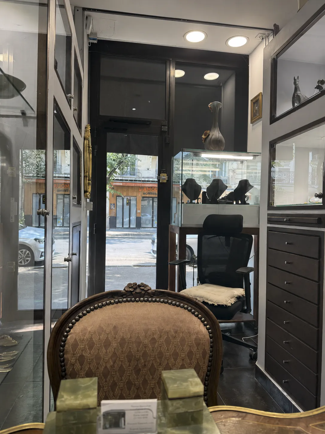 Espace d’expertise et d’échange de la boutique AVBA à Paris 15e