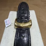Détail du bracelet en cuir et de la boucle de la montre Montblanc